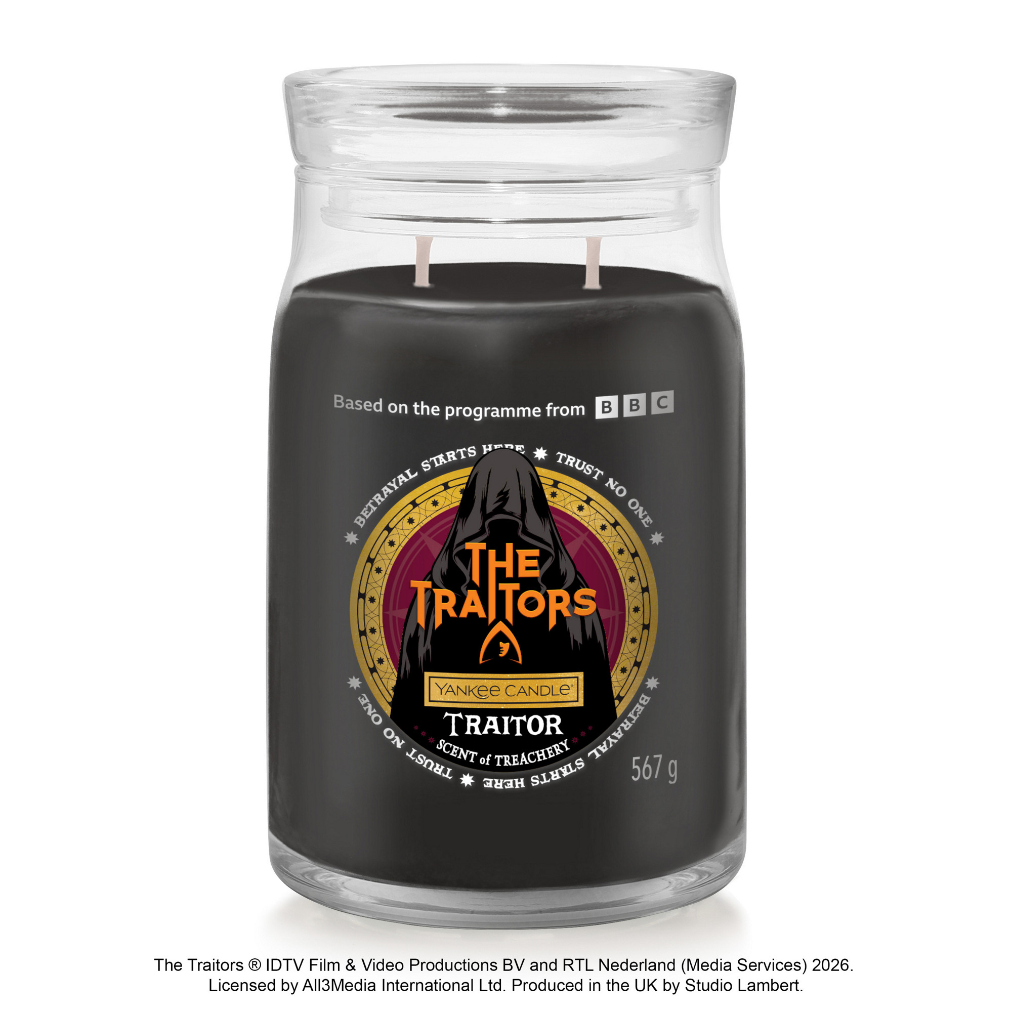 The Traitors: Traitor Candle Signature Large Jar Candle Yankee Candle, White | Woody